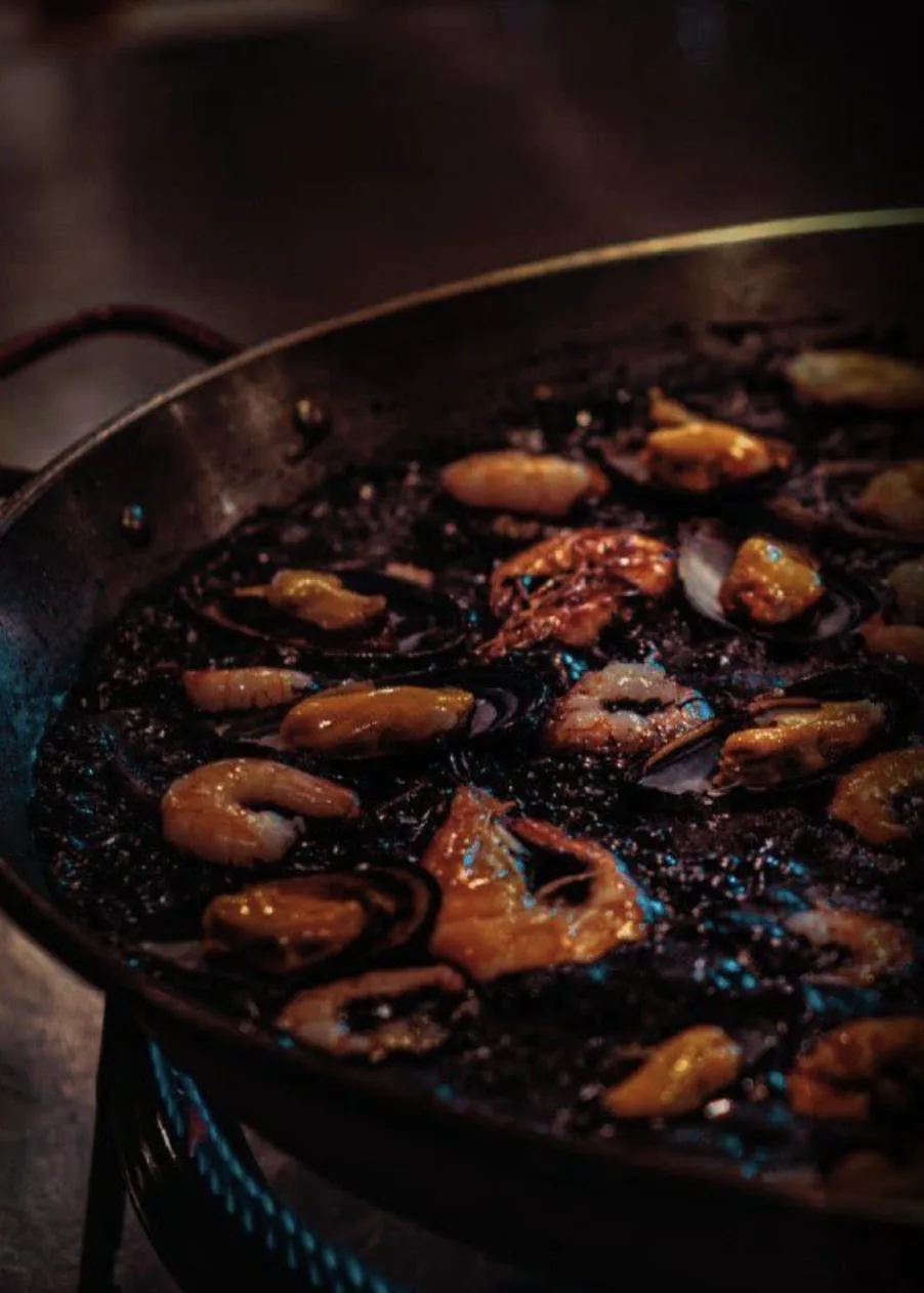 Paella Negra Especial Camarón